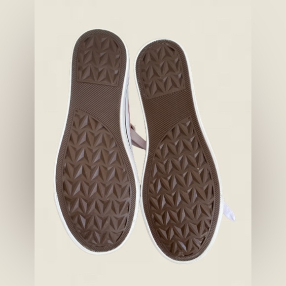 Shoes size 4 kids - Picture 2 of 3